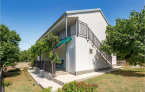 Cozy Apartment In Vlasici With House Sea View